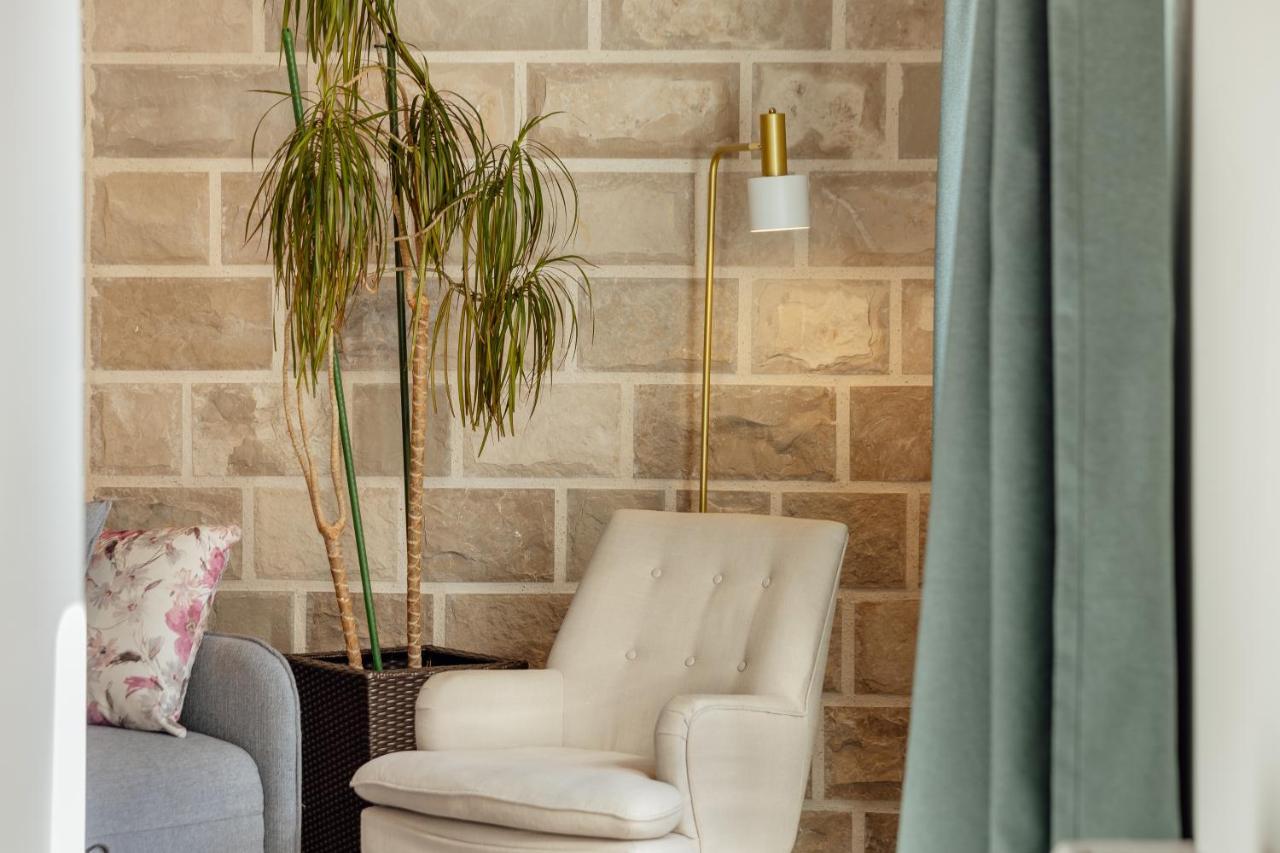 Stylish Mini-House With Garden & Beach Bijela Zewnętrze zdjęcie