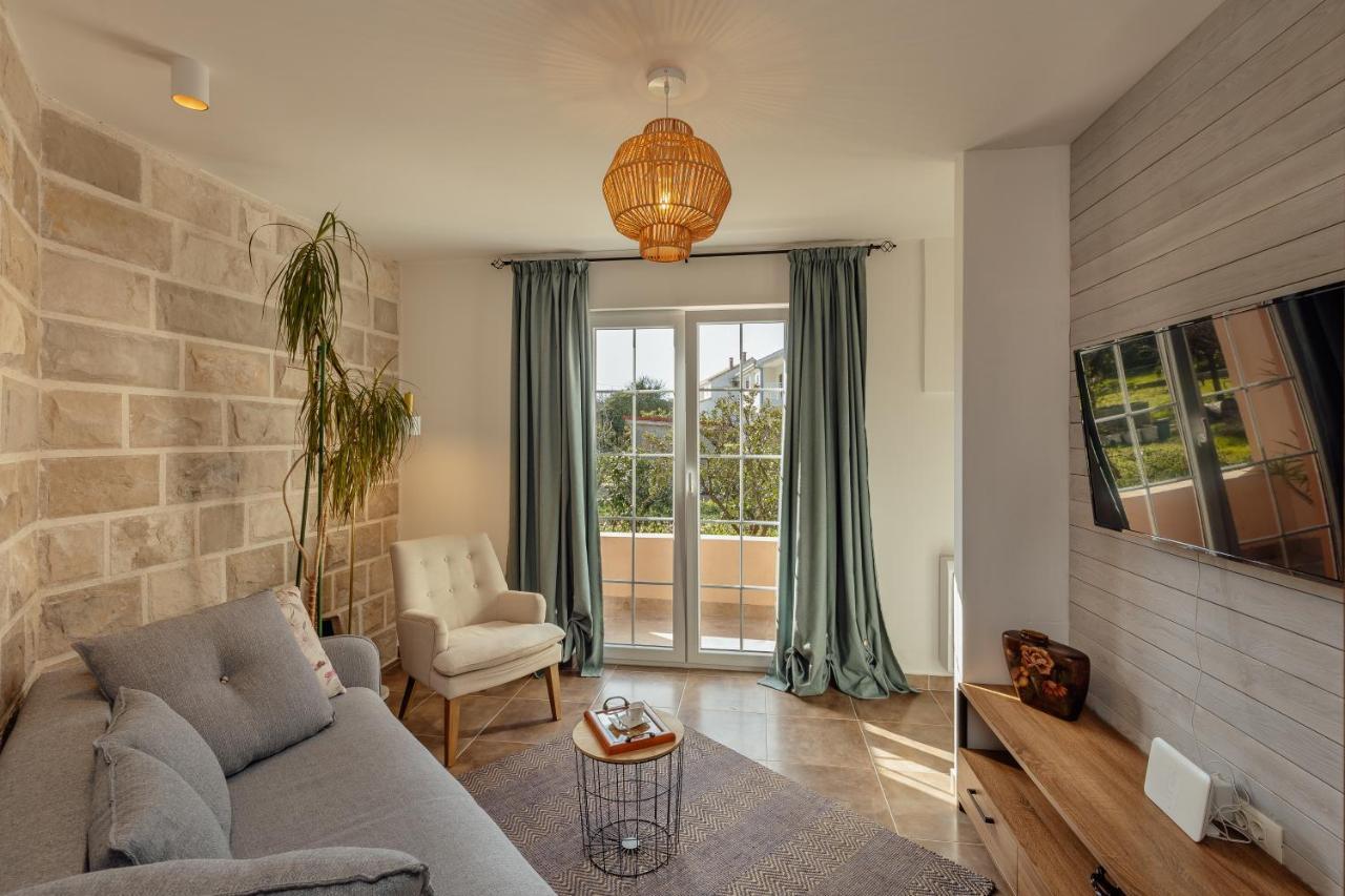 Stylish Mini-House With Garden & Beach Bijela Zewnętrze zdjęcie