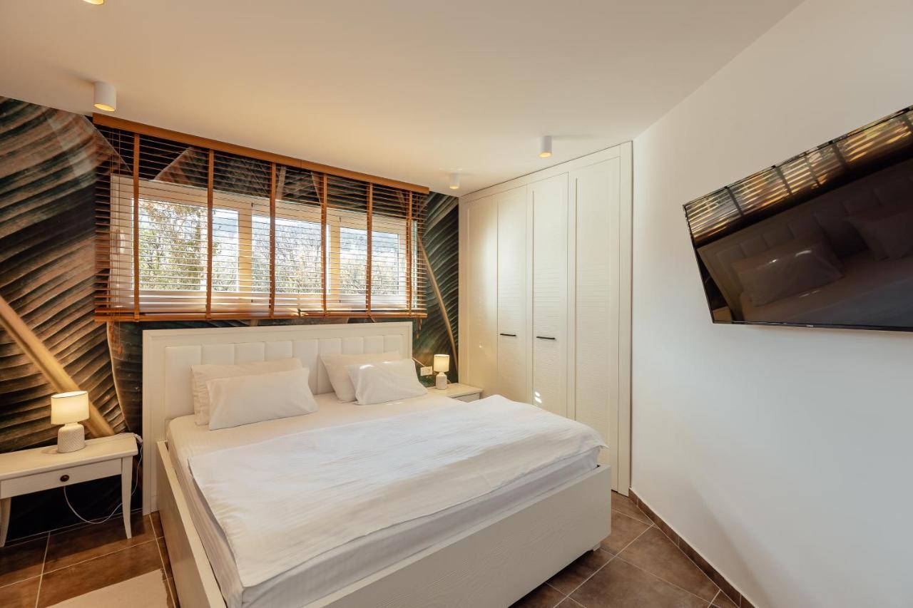 Stylish Mini-House With Garden & Beach Bijela Zewnętrze zdjęcie