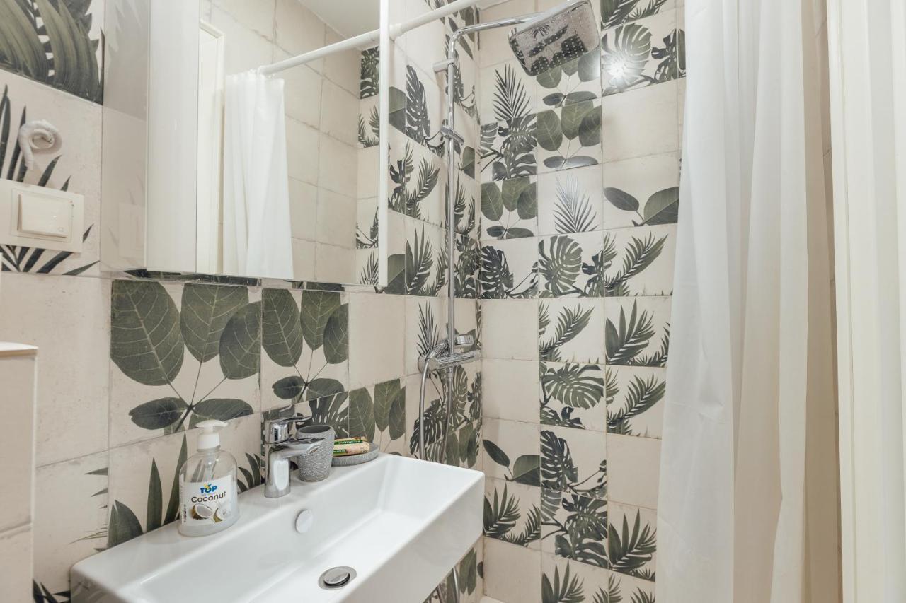 Stylish Mini-House With Garden & Beach Bijela Zewnętrze zdjęcie
