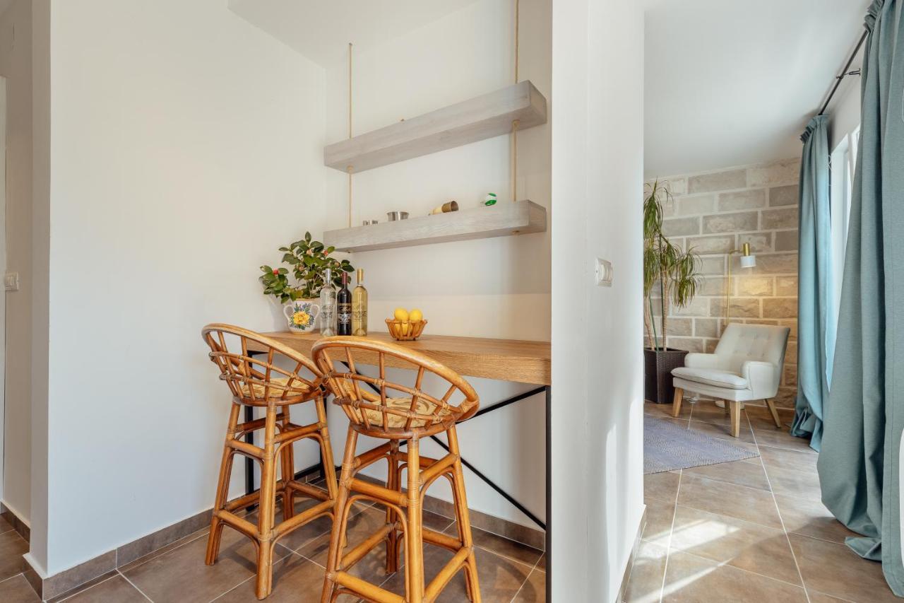 Stylish Mini-House With Garden & Beach Bijela Zewnętrze zdjęcie