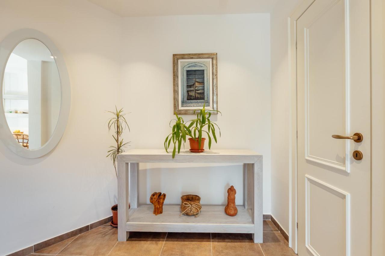 Stylish Mini-House With Garden & Beach Bijela Zewnętrze zdjęcie