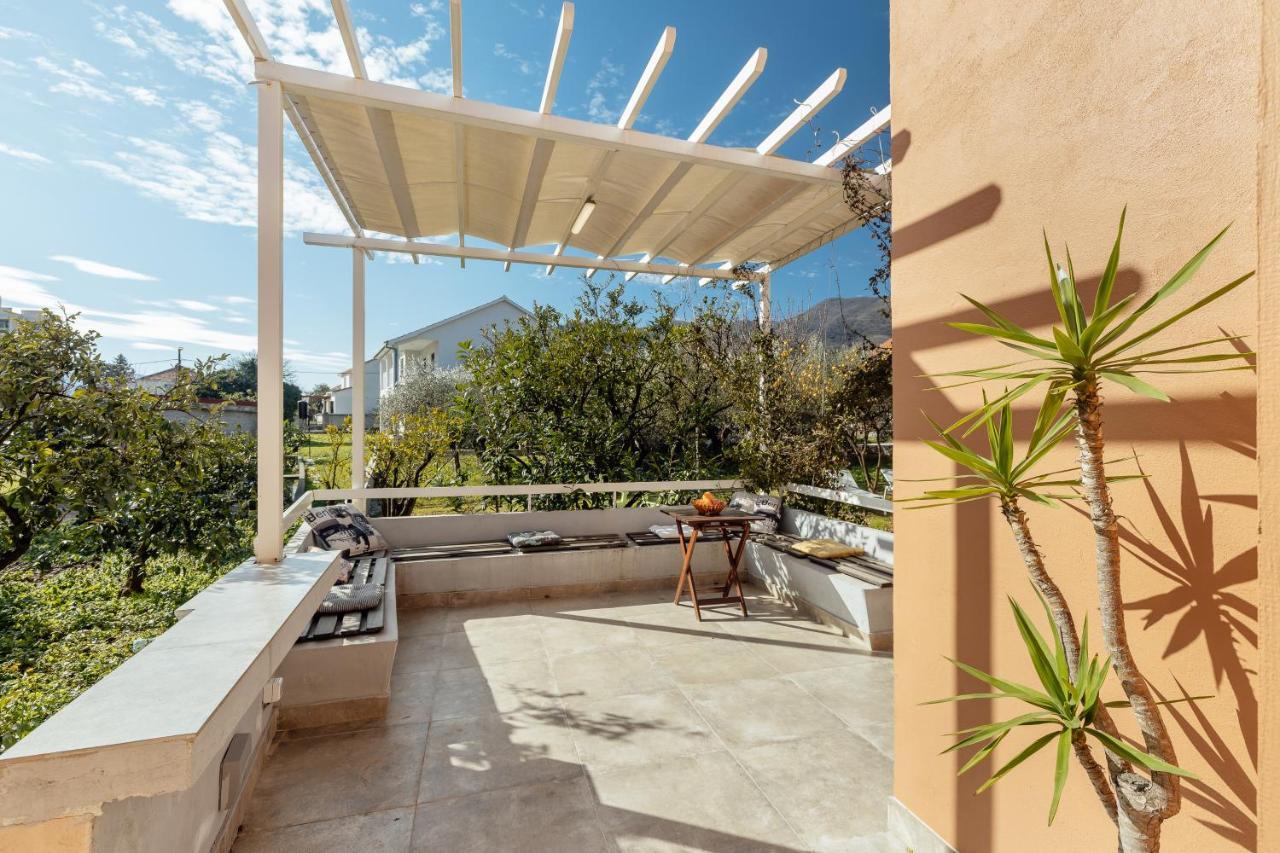 Stylish Mini-House With Garden & Beach Bijela Zewnętrze zdjęcie