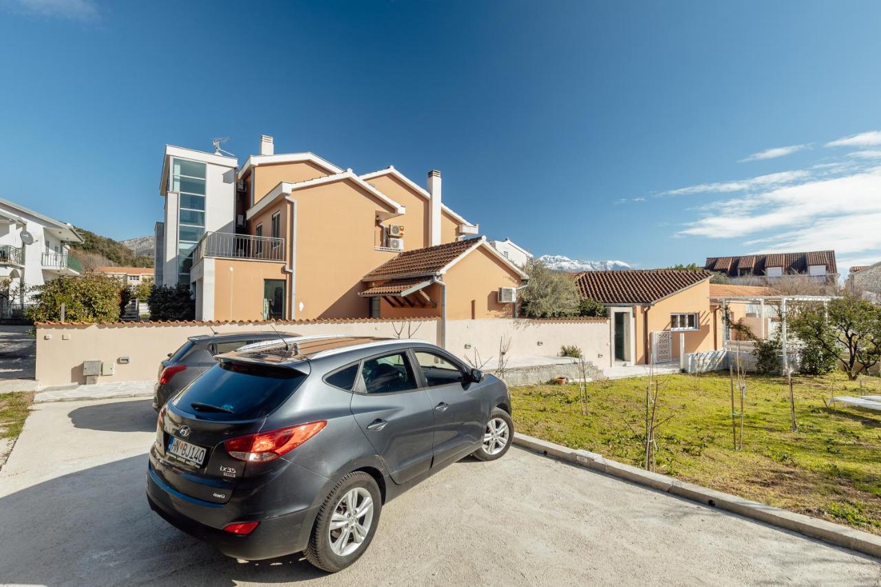 Stylish Mini-House With Garden & Beach Bijela Zewnętrze zdjęcie