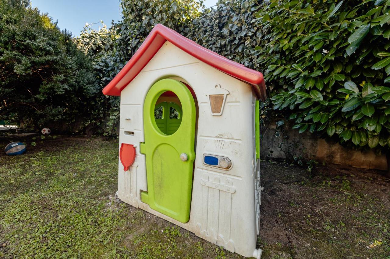 Stylish Mini-House With Garden & Beach Bijela Zewnętrze zdjęcie